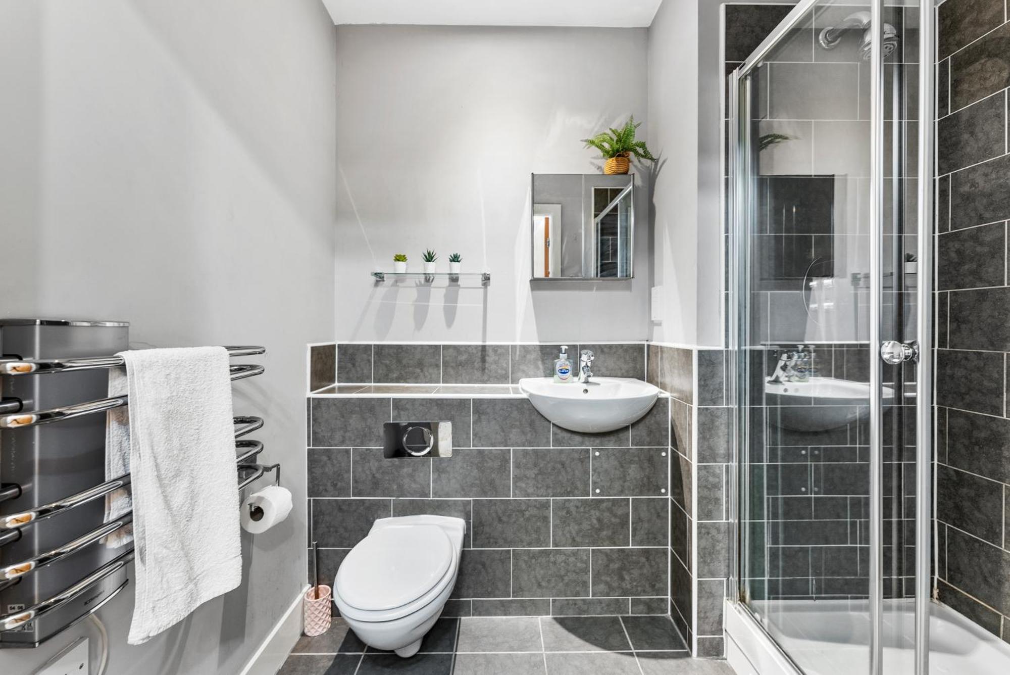 30 Percent Off! Lovely Yorkshire Duplex - Sleeps 6 - Netflix Dewsbury Exteriör bild