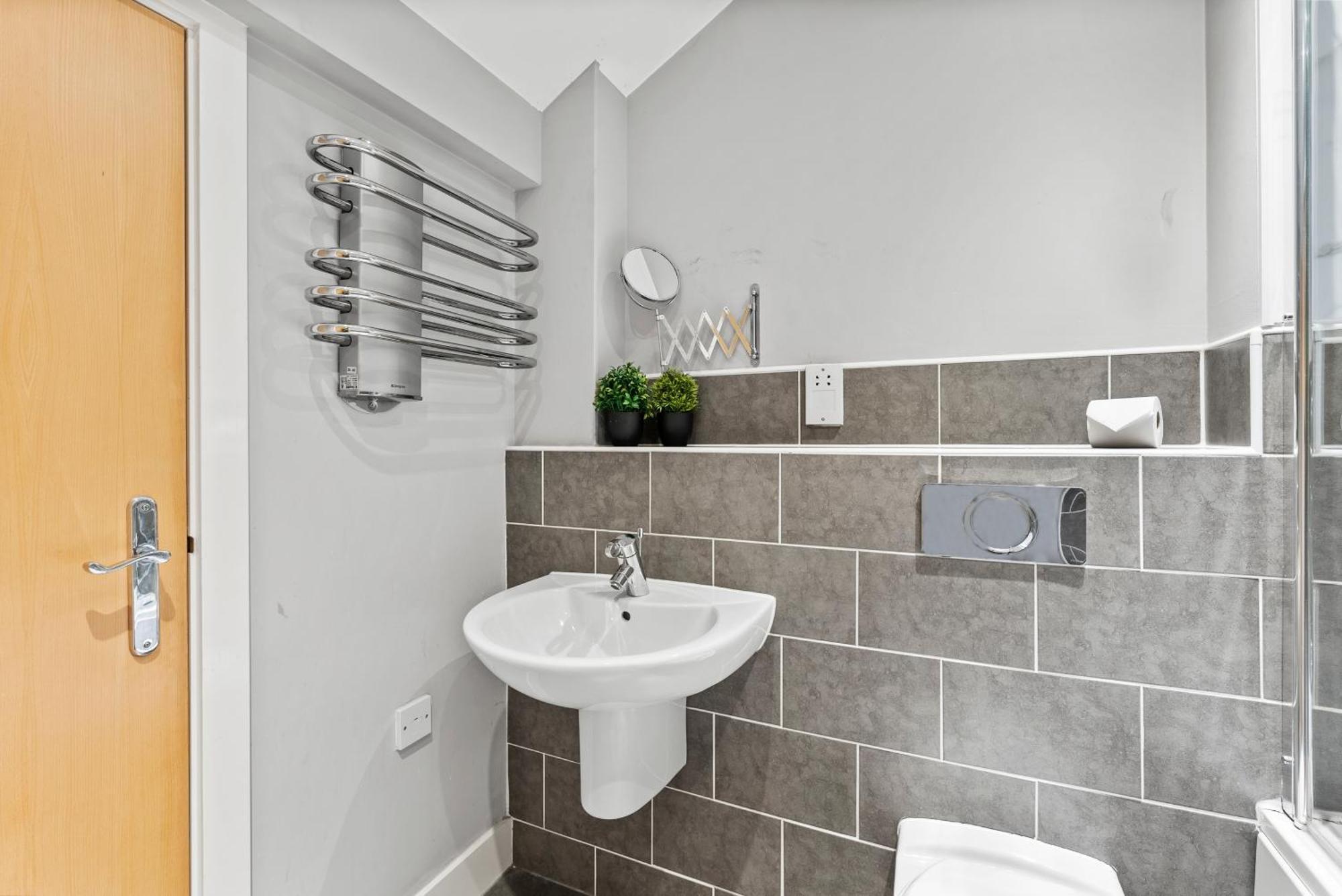 30 Percent Off! Lovely Yorkshire Duplex - Sleeps 6 - Netflix Dewsbury Exteriör bild